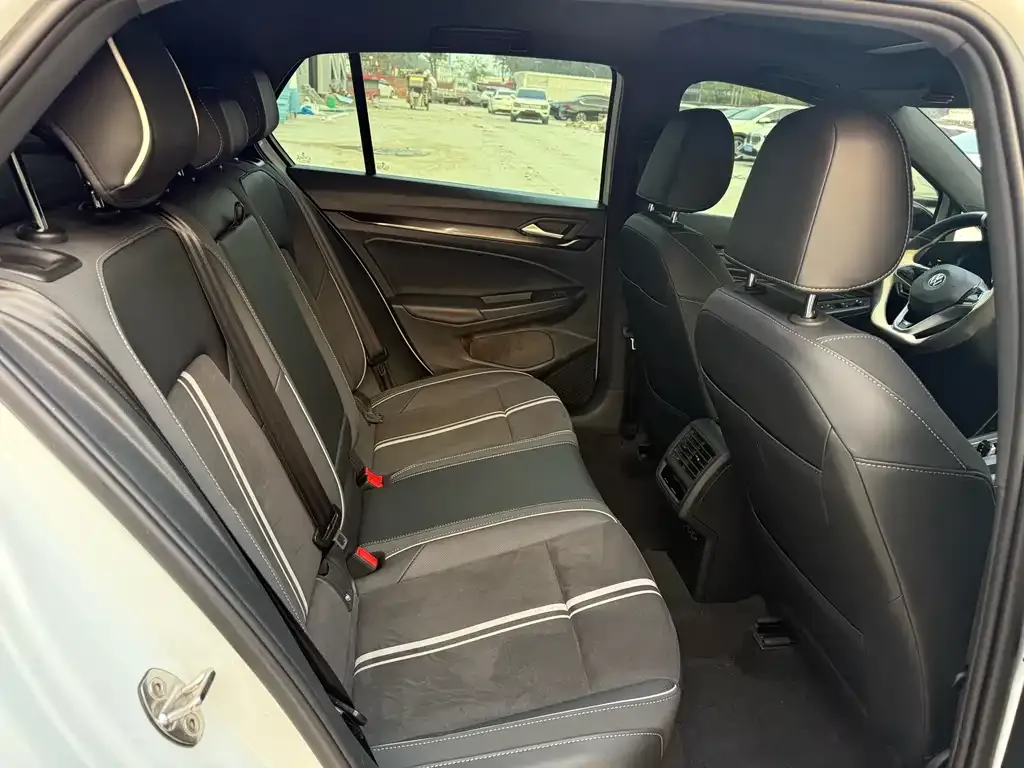 Volkswagen Golf 2022 из CN, фото 10