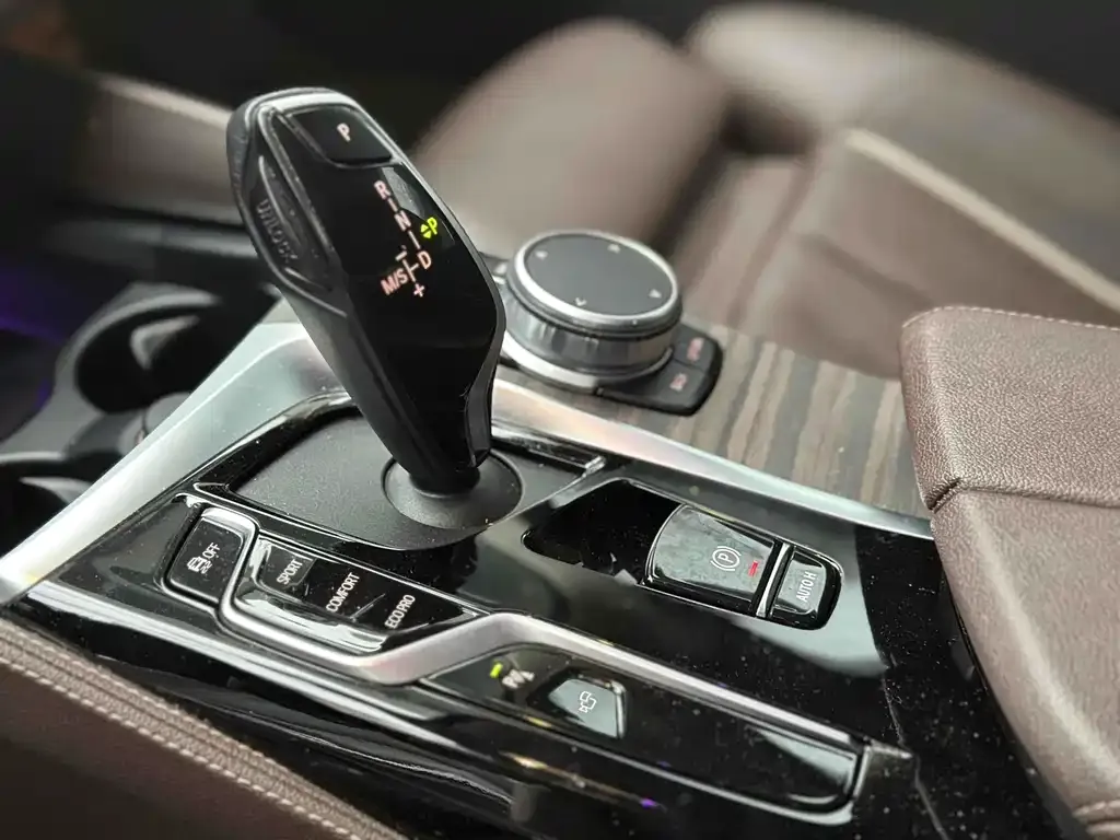 BMW 5 Series 2021 из CN, фото 9