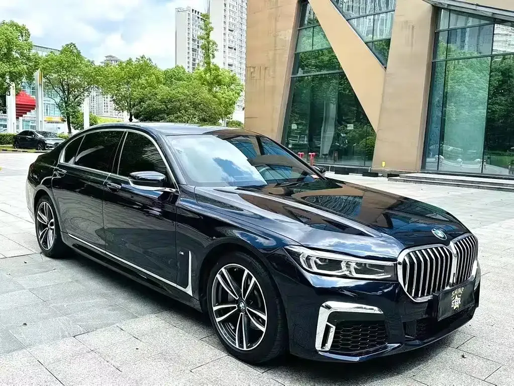 BMW 7 Series — фото 1