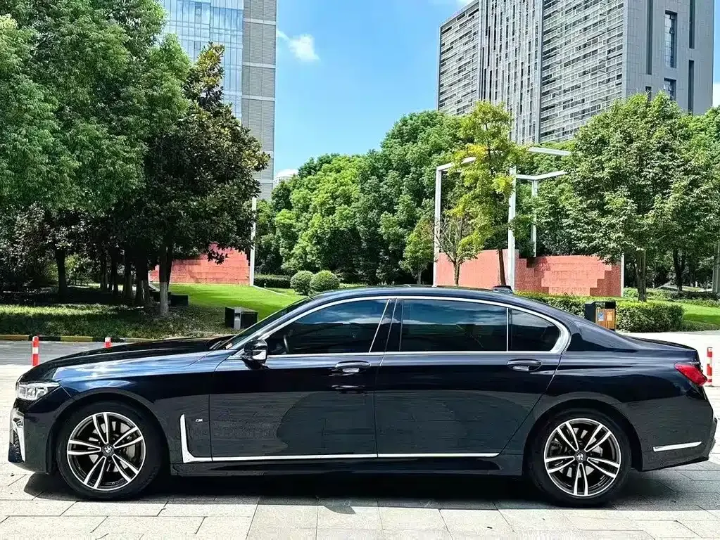BMW 7 Series — фото 4