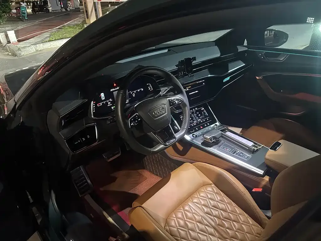 Audi A7L 2022 из CN, фото 4