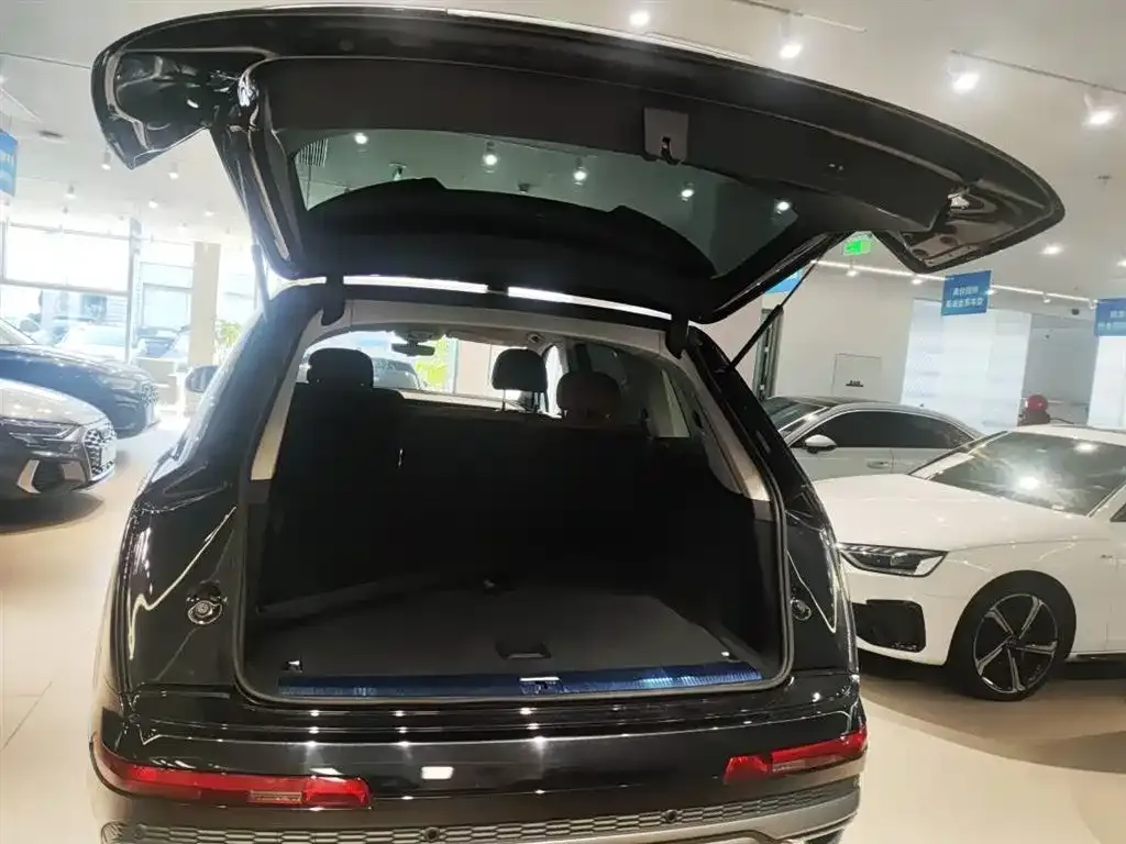Audi Q7 2021 из CN, фото 5