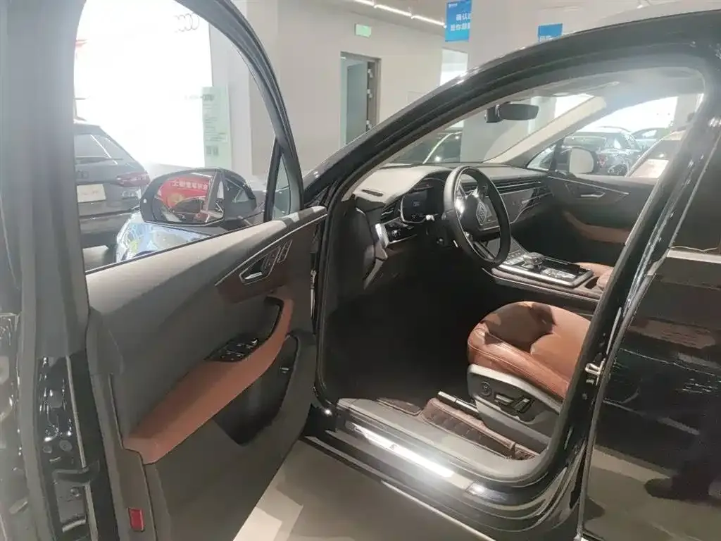Audi Q7 2021 из CN, фото 7