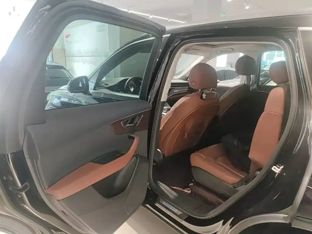 Audi Q7 2021 из CN, фото 8