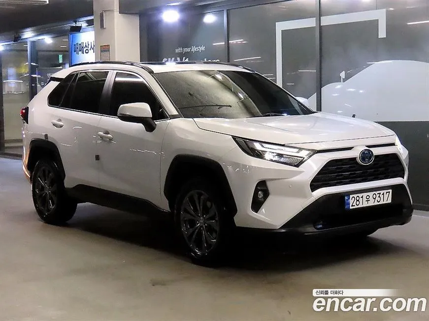 Toyota RAV4 — фото 1