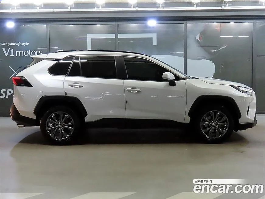 Toyota RAV4 — фото 3