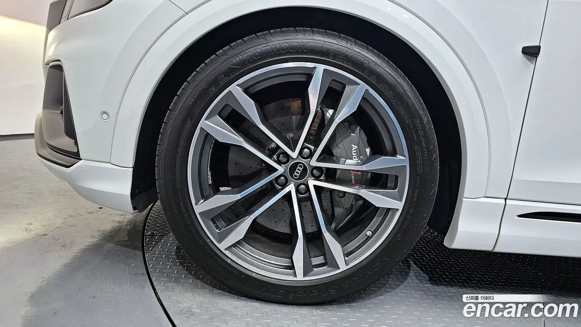 Audi SQ8 2021 из KR, фото 5