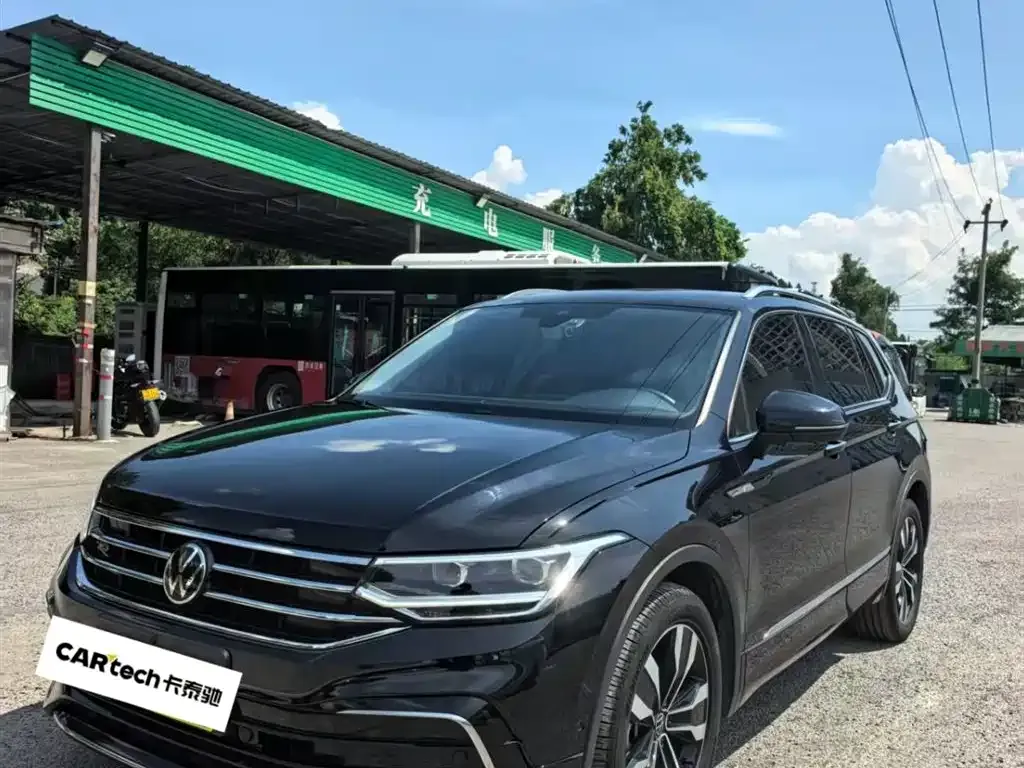 Volkswagen Tiguan L — фото 1
