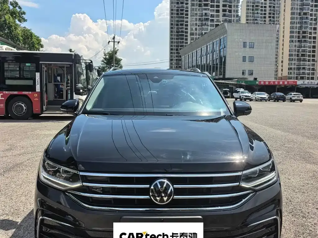 Volkswagen Tiguan L — фото 2