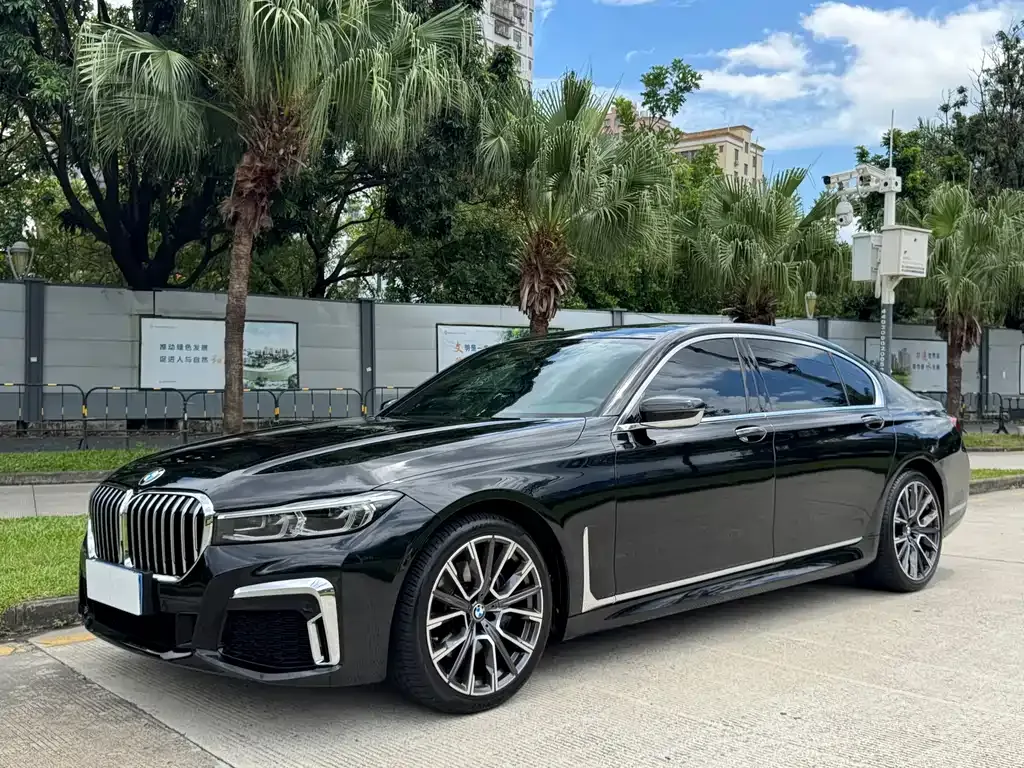 BMW 7 Series — фото 1
