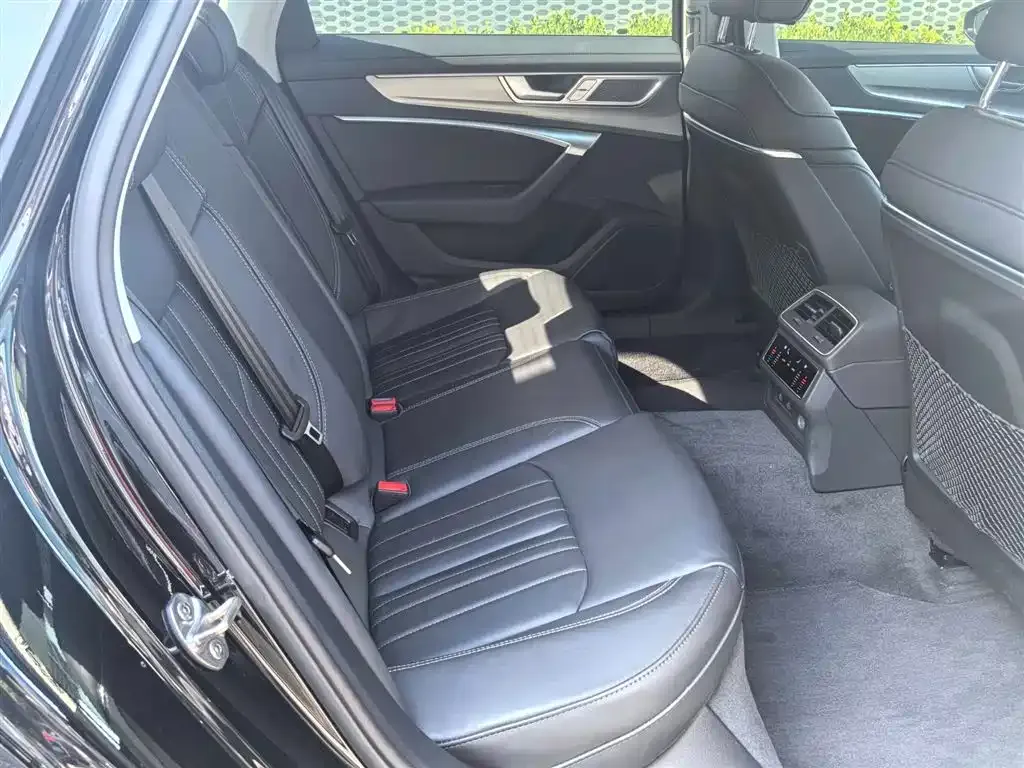 Audi A6L 2023 из CN, фото 8