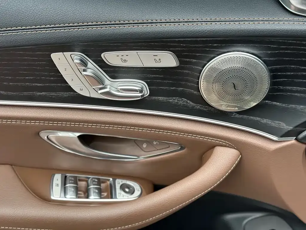 Mercedes-Benz E-Class — фото 10