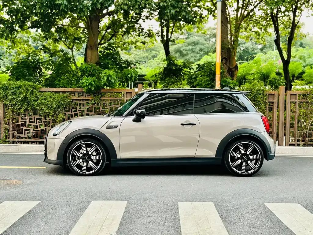 MINI Cooper (3-door) 2023 из CN, фото 3