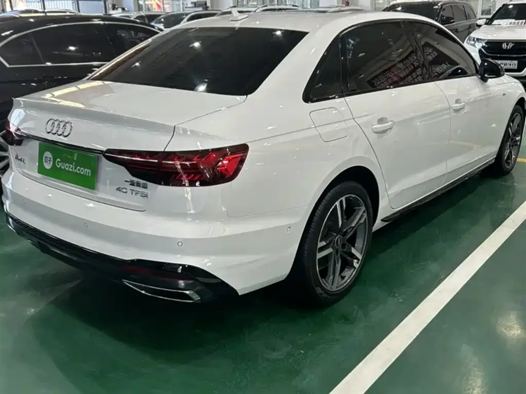Audi A4L 2022 из CN, фото 10