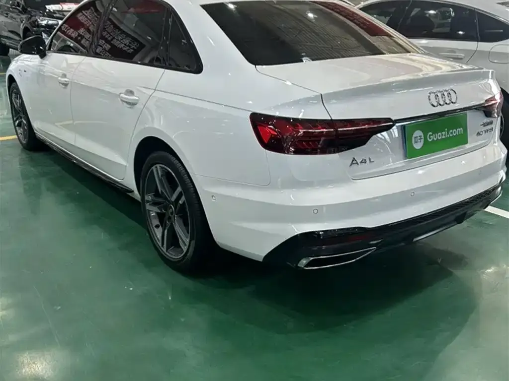 Audi A4L 2022 из CN, фото 8