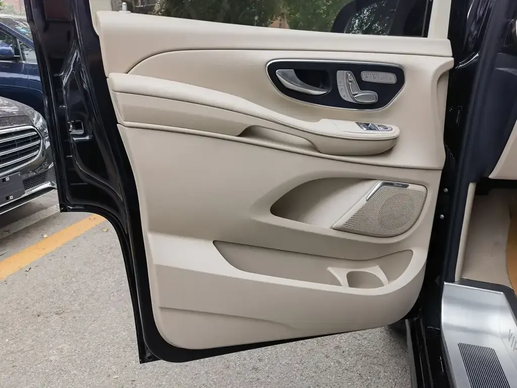 Mercedes-Benz V-Class 2023 из CN, фото 3