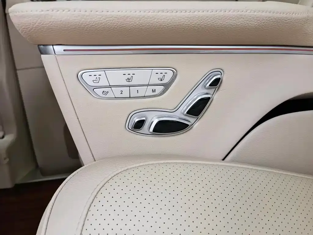 Mercedes-Benz V-Class 2023 из CN, фото 9