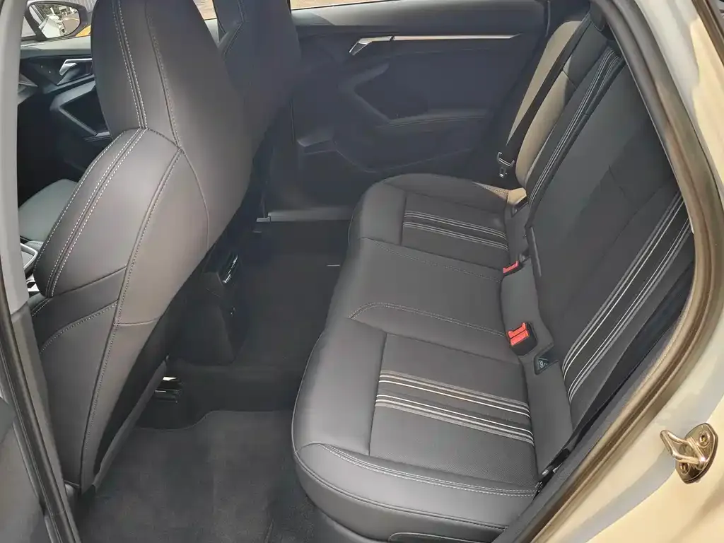 Audi A3 2023 из CN, фото 7
