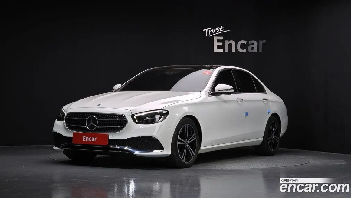 Mercedes-Benz E-Class — фото 1