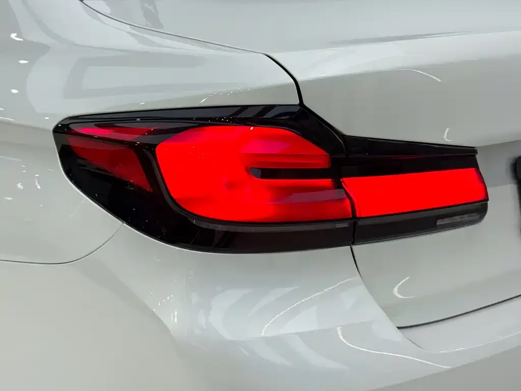 BMW 5 Series 2023 из CN, фото 7