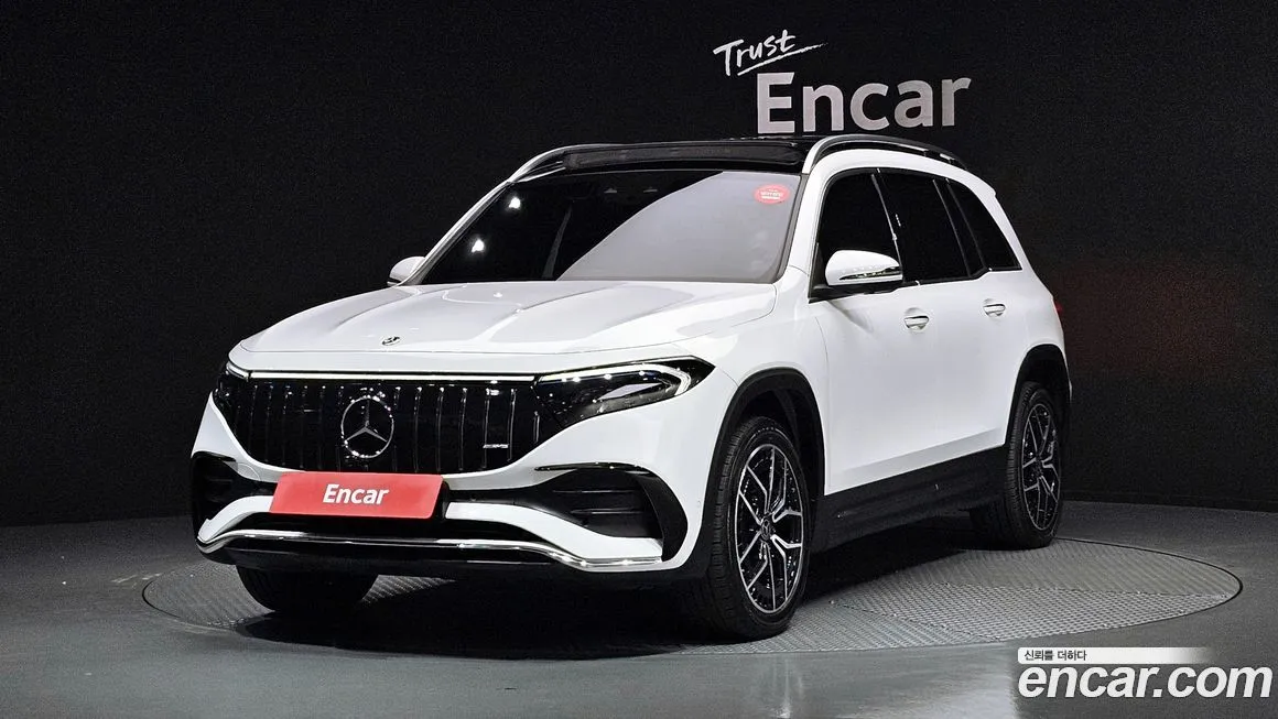 Mercedes-Benz EQB — фото 1