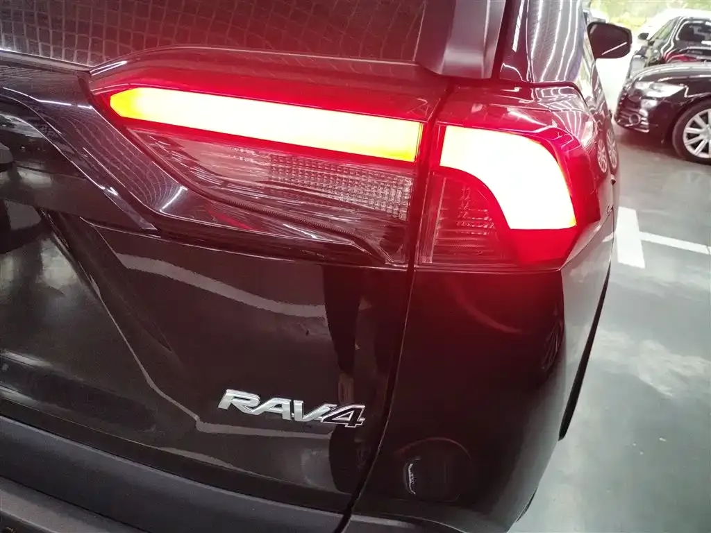 Toyota RAV4 2021 из CN, фото 8