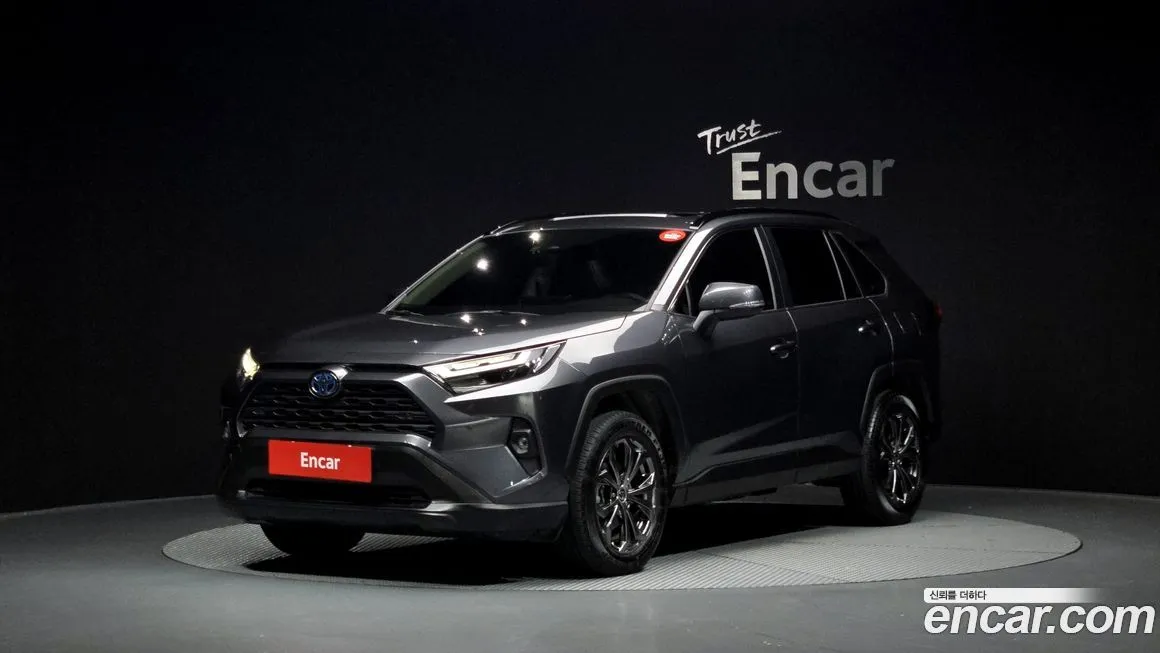 Toyota RAV4 — фото 1