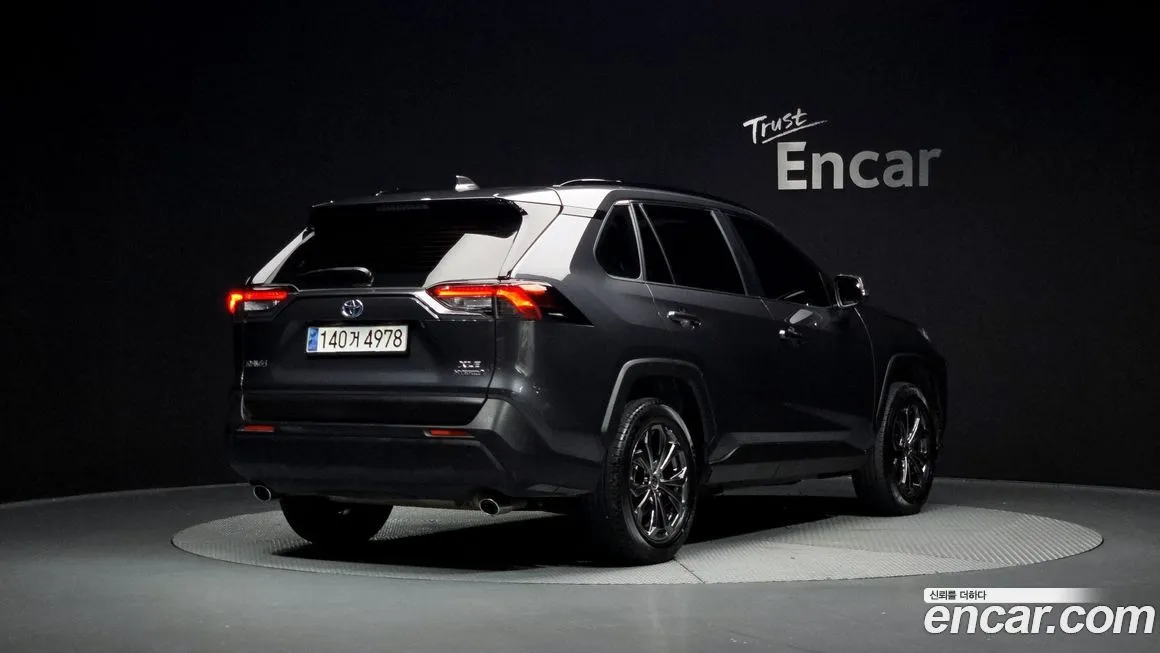 Toyota RAV4 — фото 2