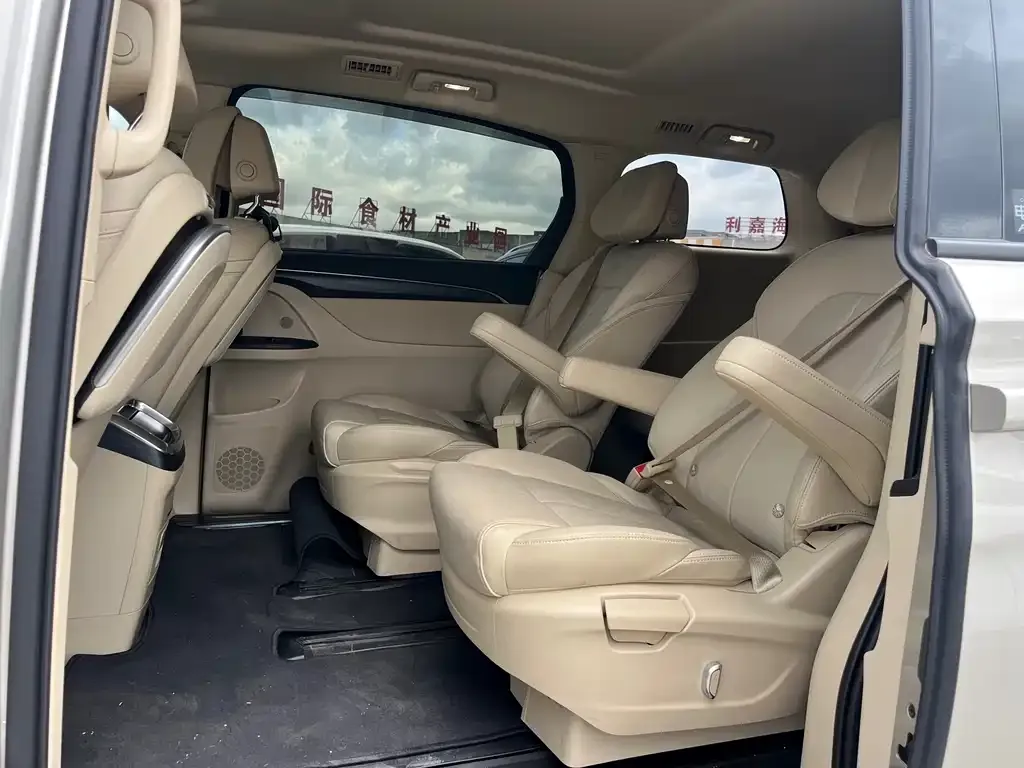 Buick GL8 2023 из CN, фото 6
