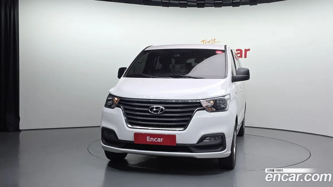Hyundai Starex — фото 3