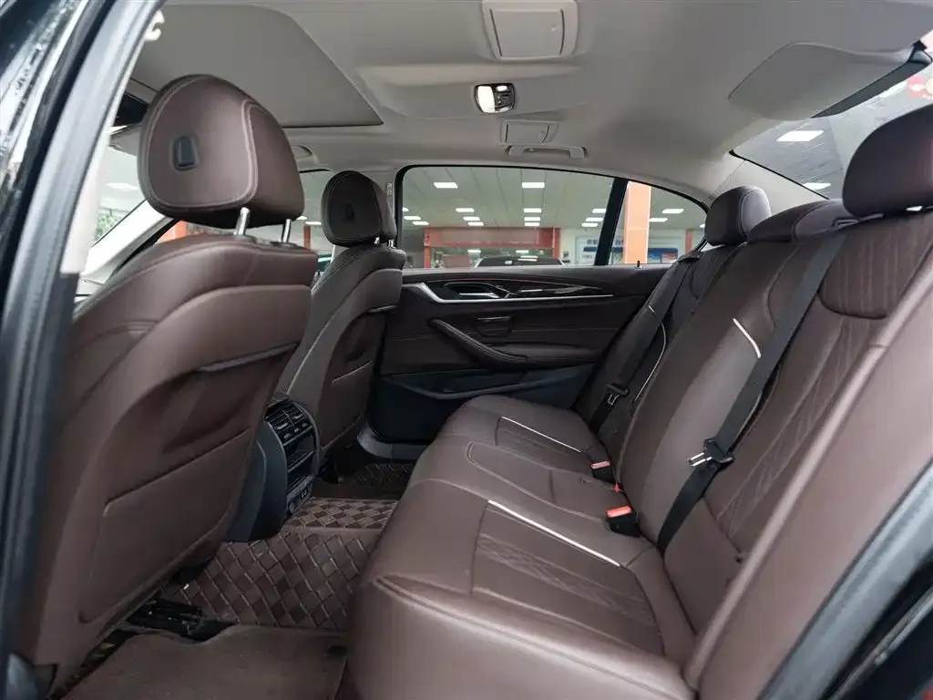 BMW 5 Series — фото 10