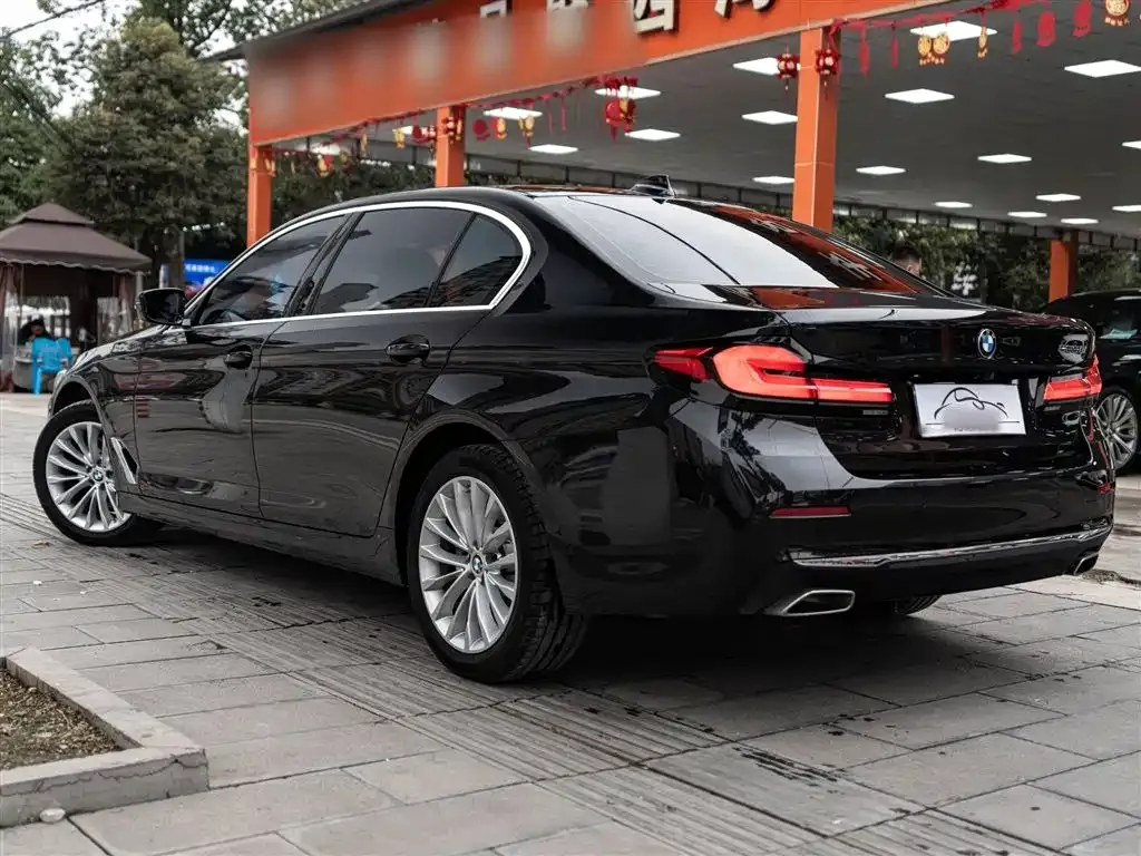 BMW 5 Series — фото 4