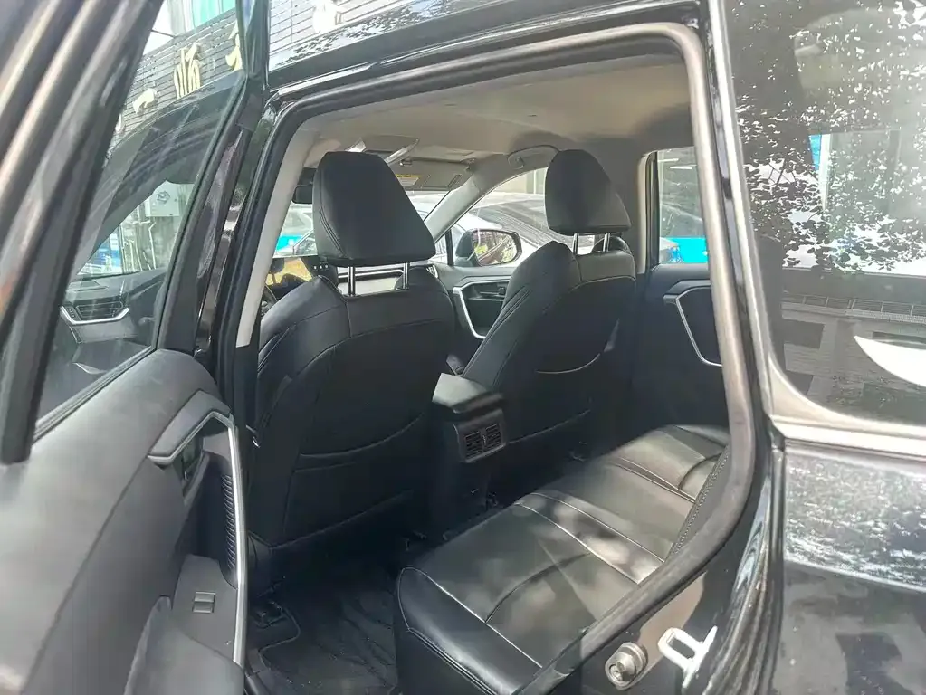 Toyota Wildlander 2024 из CN, фото 5