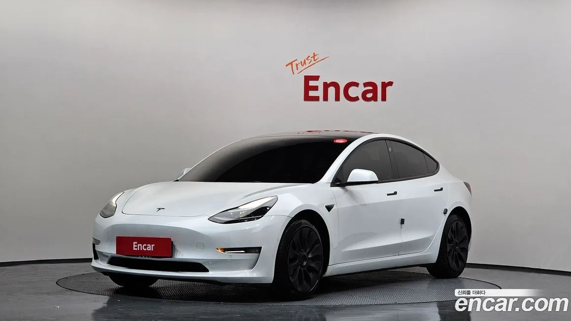 Tesla Model 3 — фото 1