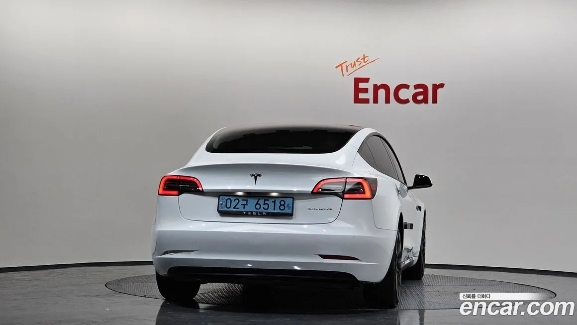 Tesla Model 3 — фото 4
