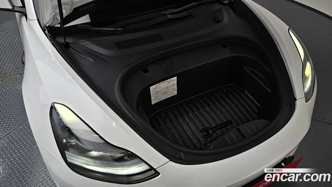 Tesla Model 3 — фото 6