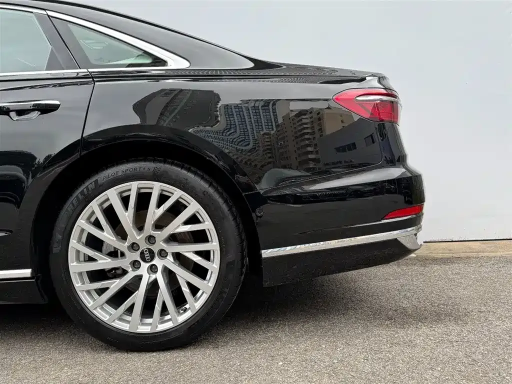 Audi A8 2021 из CN, фото 2