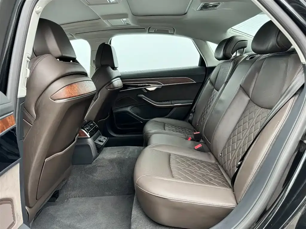 Audi A8 2021 из CN, фото 4