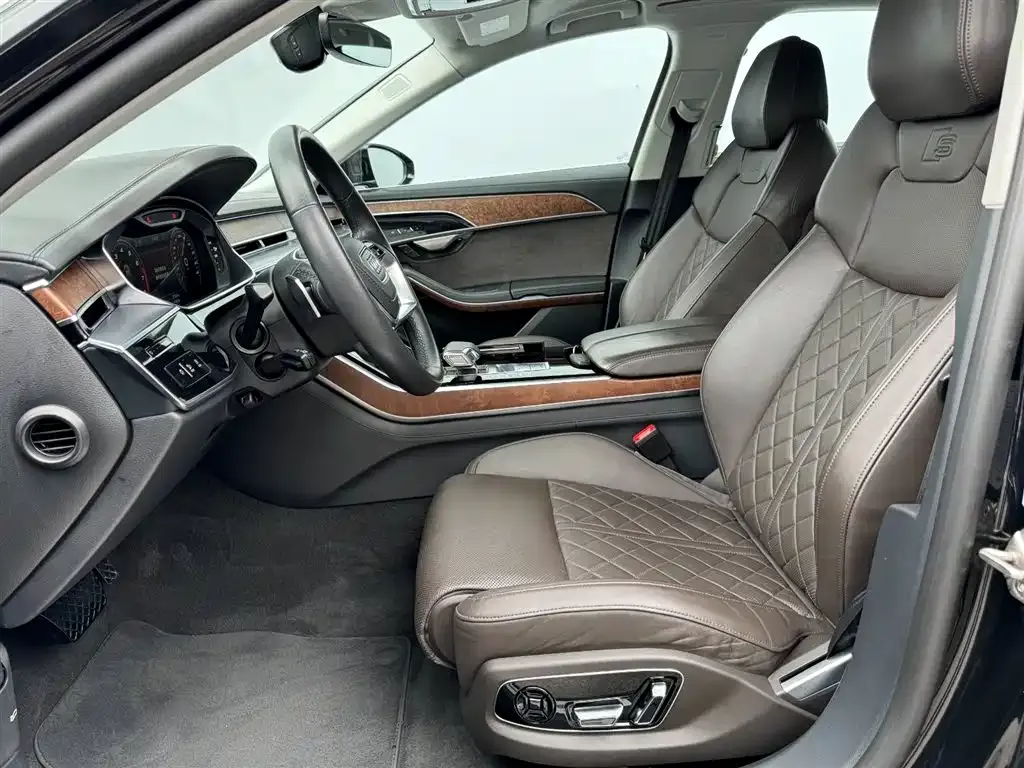 Audi A8 2021 из CN, фото 6