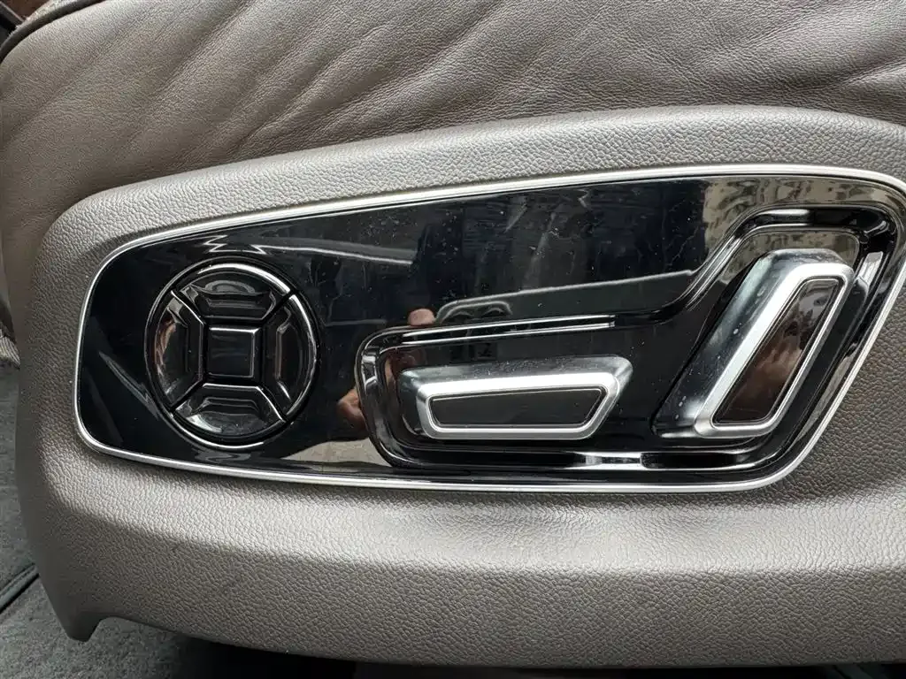 Audi A8 2021 из CN, фото 7