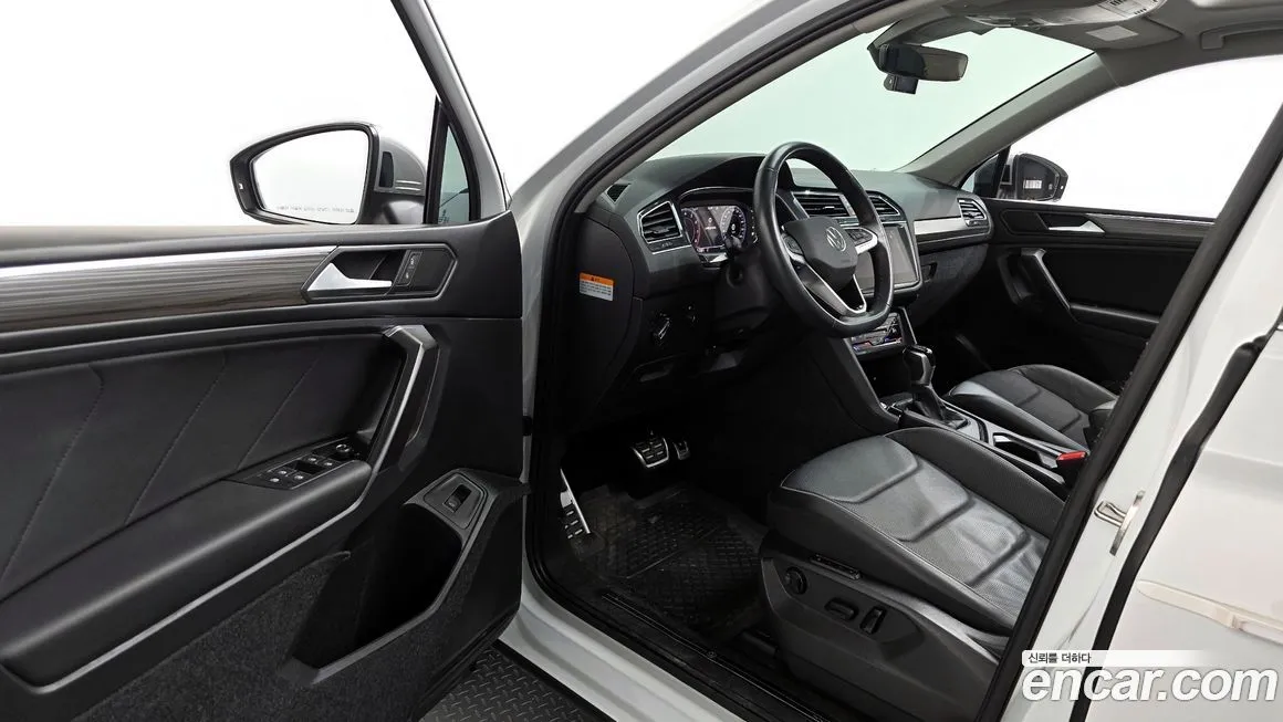 Volkswagen Tiguan — фото 10