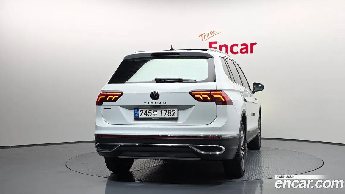 Volkswagen Tiguan — фото 4