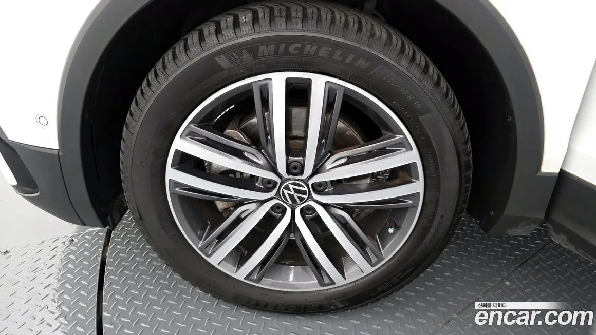 Volkswagen Tiguan — фото 5
