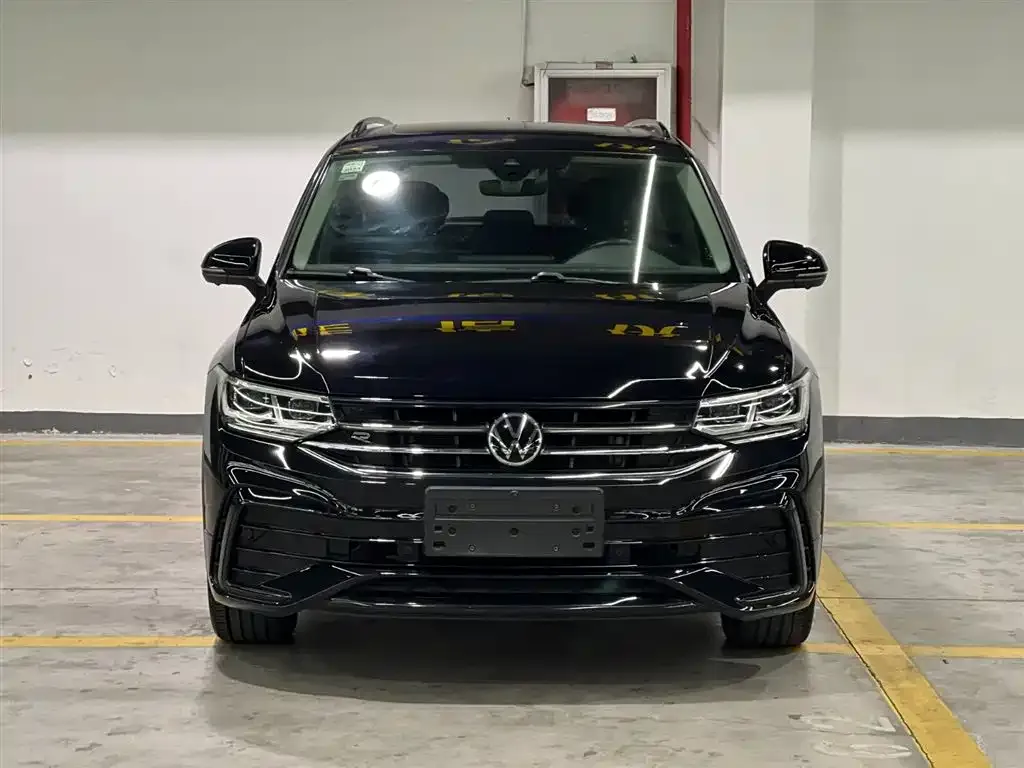 Volkswagen Tiguan L — фото 2