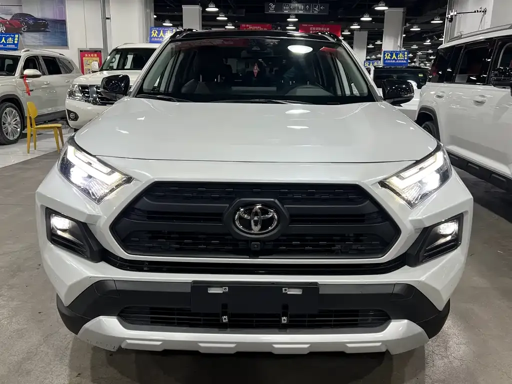 Toyota RAV4 2023 из CN, фото 1