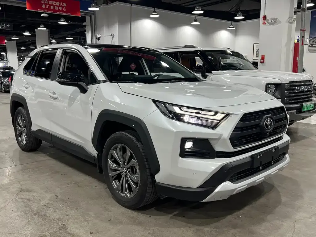 Toyota RAV4 2023 из CN, фото 3