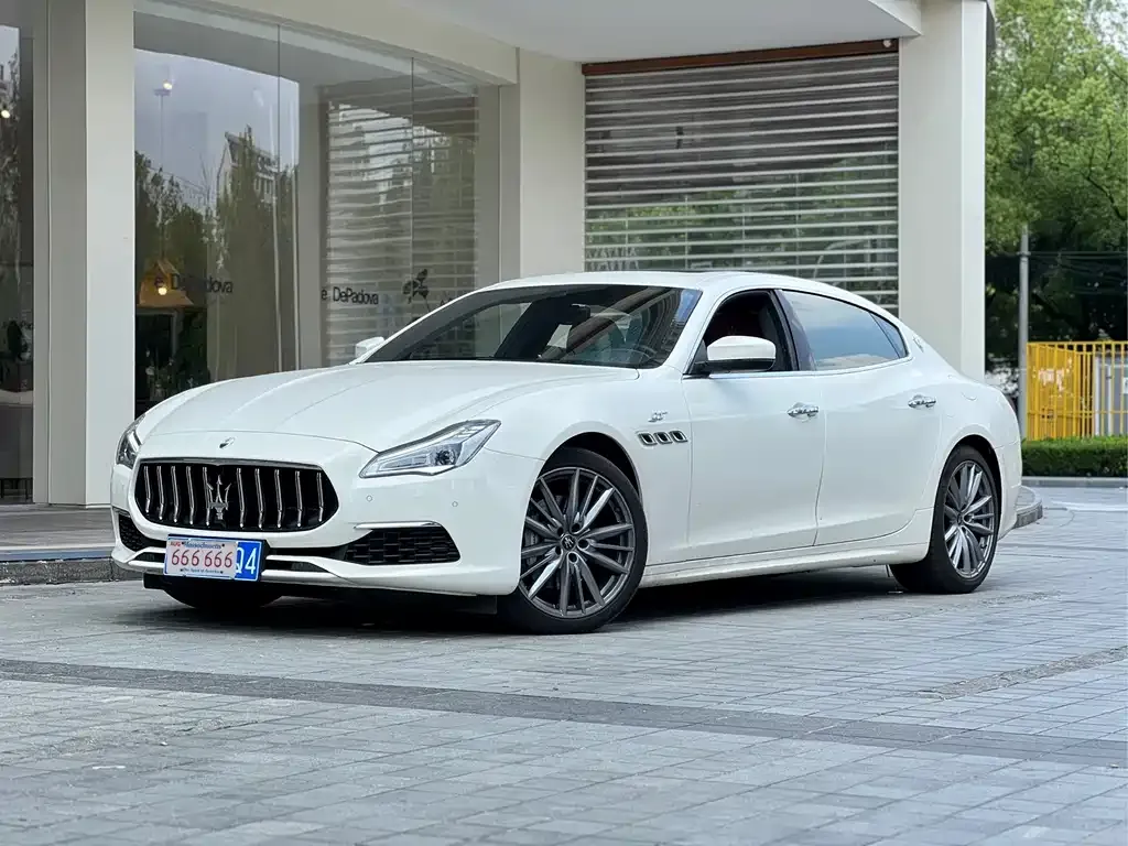 Maserati Quattroporte — фото 1