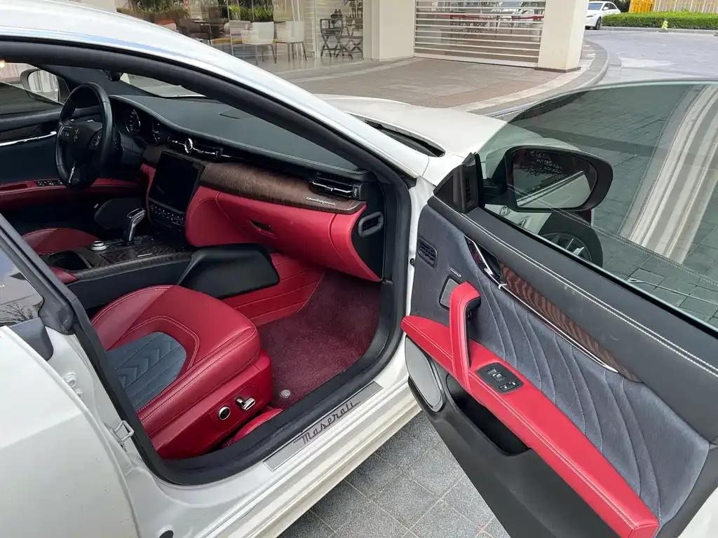 Maserati Quattroporte — фото 10