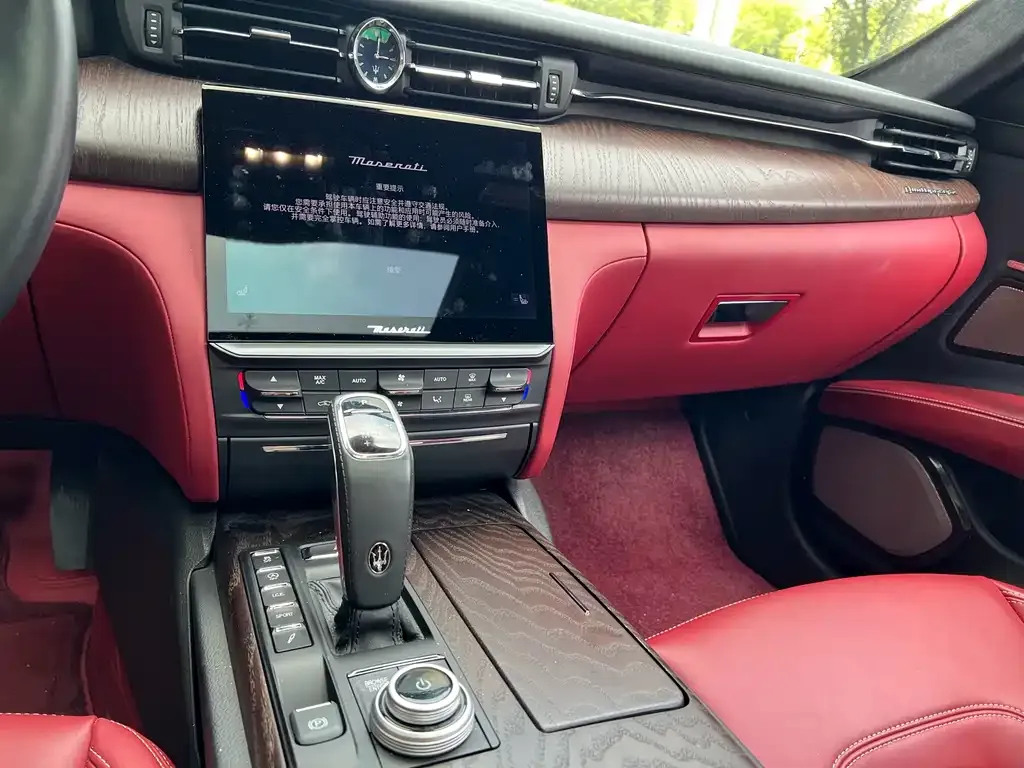 Maserati Quattroporte — фото 8