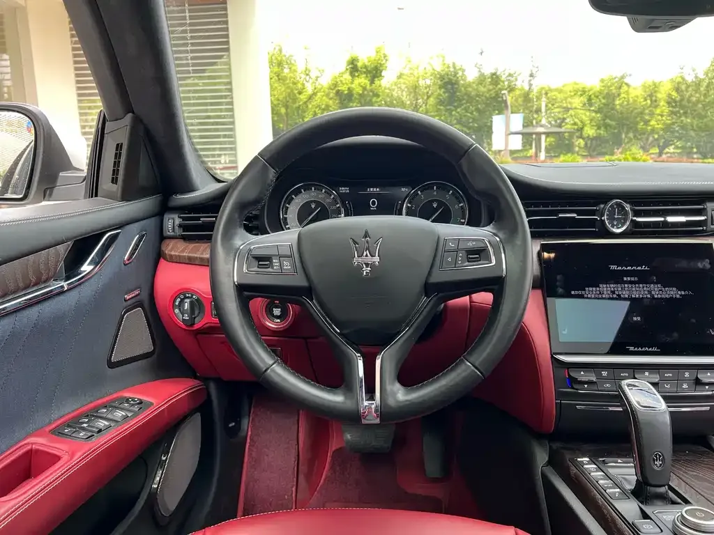 Maserati Quattroporte — фото 9